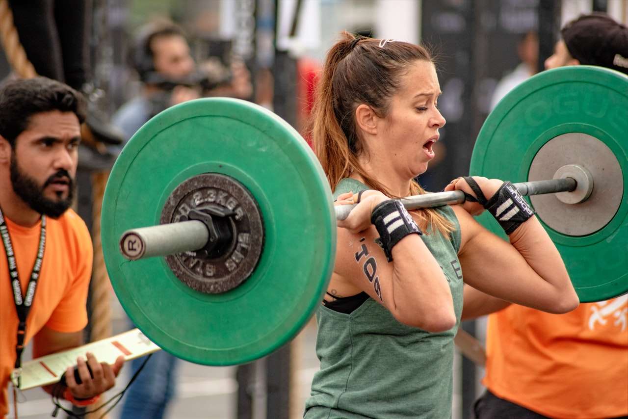 photo of a woman lifting a barbell 1566414